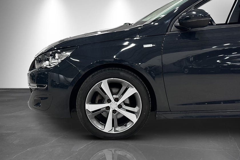 Bild 2 av Peugeot 308 SW 1.2 PureTech Aut 130hk Active Pano B-kamera