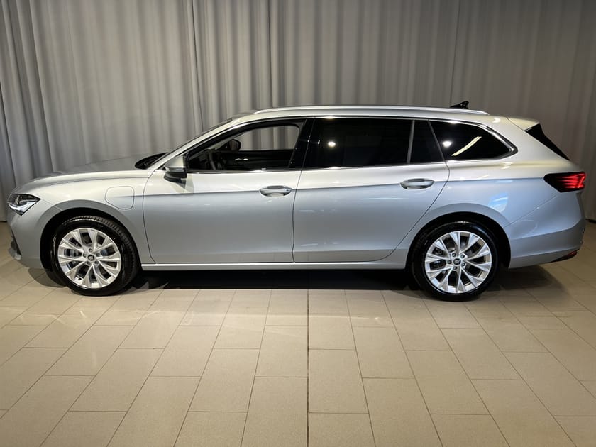 Bild 4 av Škoda Superb iV Kombi COMBI SELECTION 1,5 TSI 204 HK 6 VXL DSG