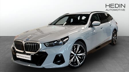 BMW 530e xDrive Touring M Sport B & W Drag Driving Ass Plus