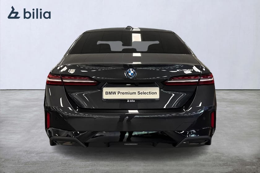 Bild 5 av BMW i5 xDrive40 Sedan xDrive 40 M-sport | H&K | Drag | Aktiv farth. | 19"