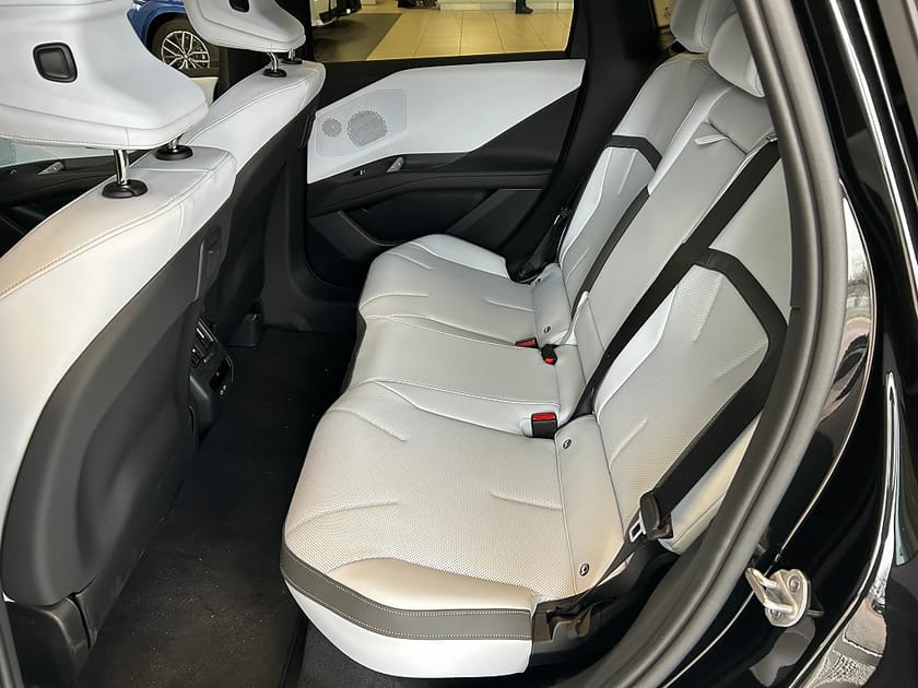 Bild 5 av BMW iX3 50 xDrive Fully Charged M Sport Edition Drag Head-Up