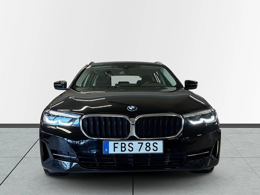 Bild 2 av BMW 530e xDrive Touring MOMS Drag HiFi Värmare Navi Kamera S&V