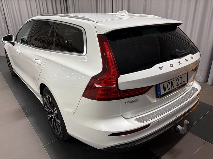 Bild 3 av Volvo V60 Recharge T6 AWD Core Edition Inkl. Vinterhjul Dragkrok