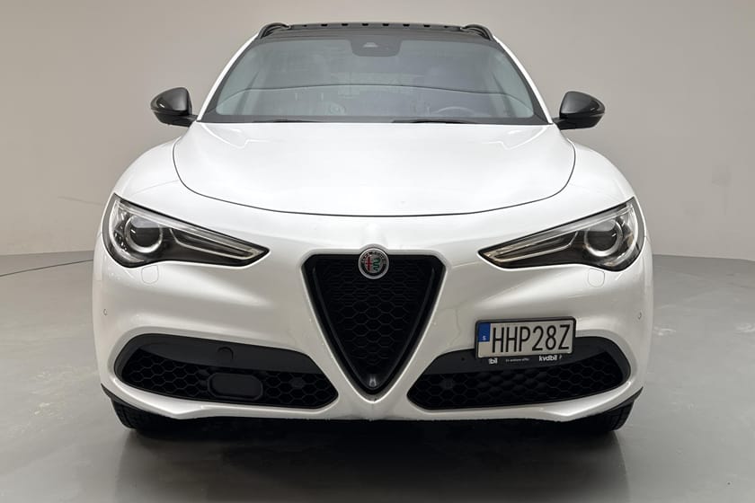 Bild 5 av Alfa Romeo Stelvio 2.0 AWD (280hk) Black Tech Panorama