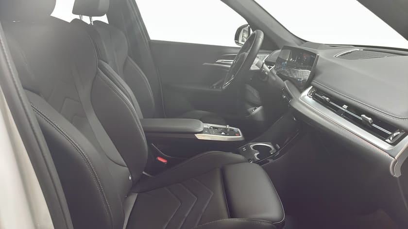Bild 3 av BMW iX1 eDrive20 Business edition M Sport Pro H&K HUD 360 Kamera