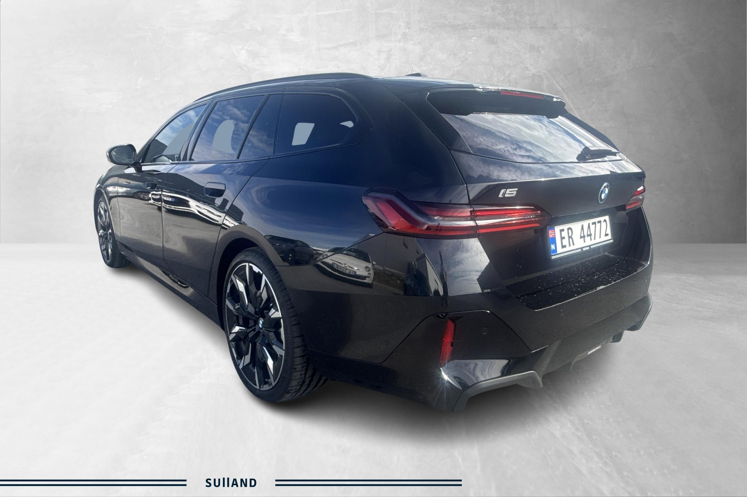 Thumnail bilde 2 av BMW i5 xDrive40 Touring