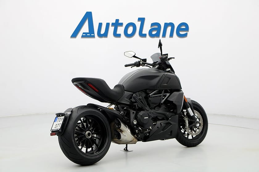 Bild 5 av Ducati Diavel 1260 *Nyservad, Nya däck, Quickshifter