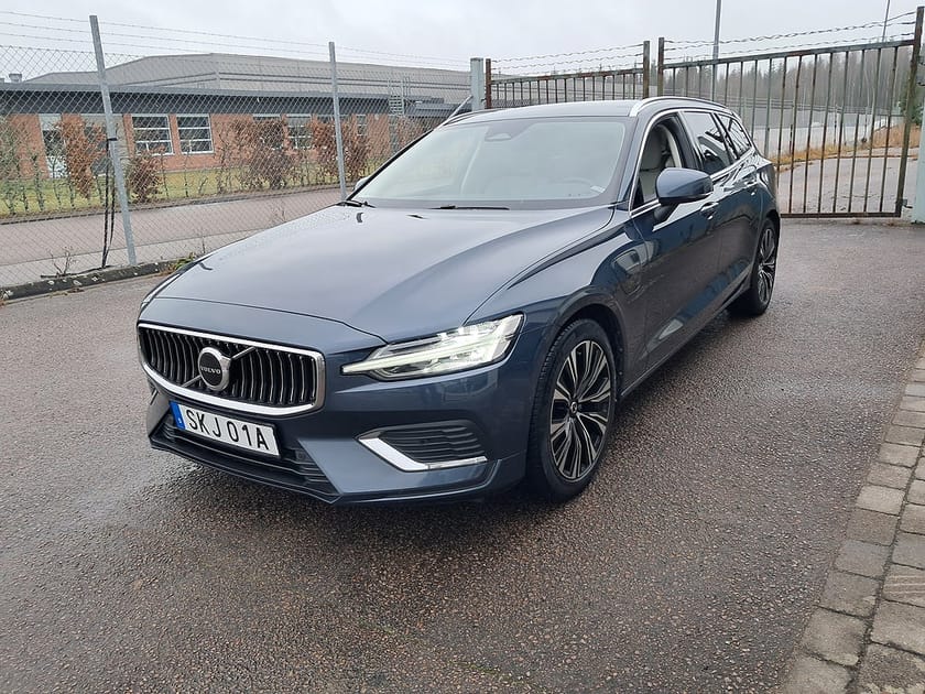 Bild 3 av Volvo V60 T6 Recharge Core Bright plug in AWD 350HK 4x4 Läder
