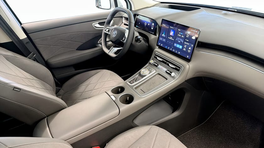 Bild 3 av MG S6 EV Dual Motor LUXURY 77 KWH AWD - LADDKORT 15 000KR