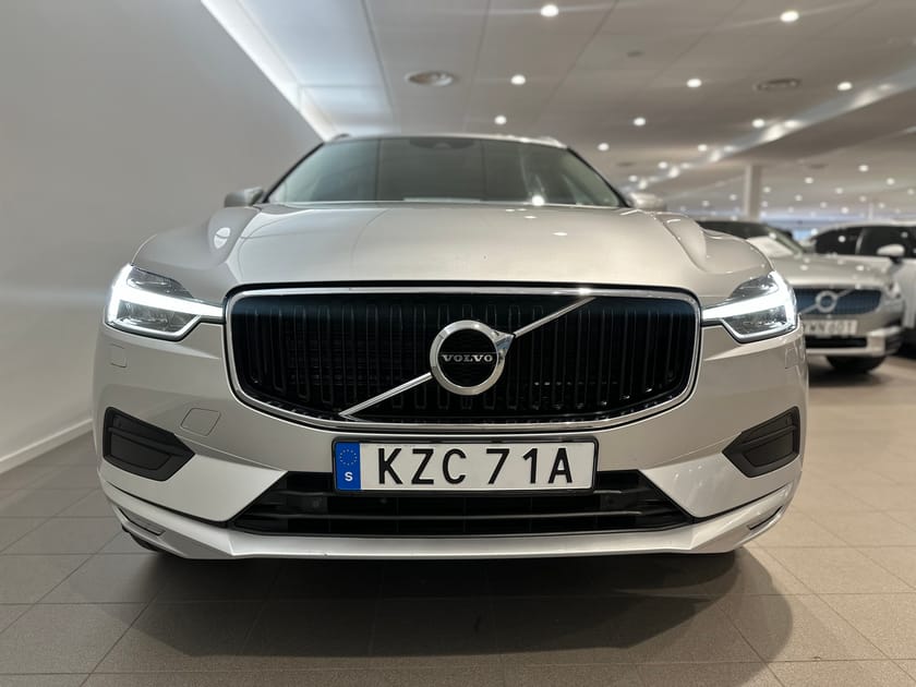 Bild 2 av Volvo XC60 T5 AWD Momentum Advanced SE II, Backkamera, Navigation