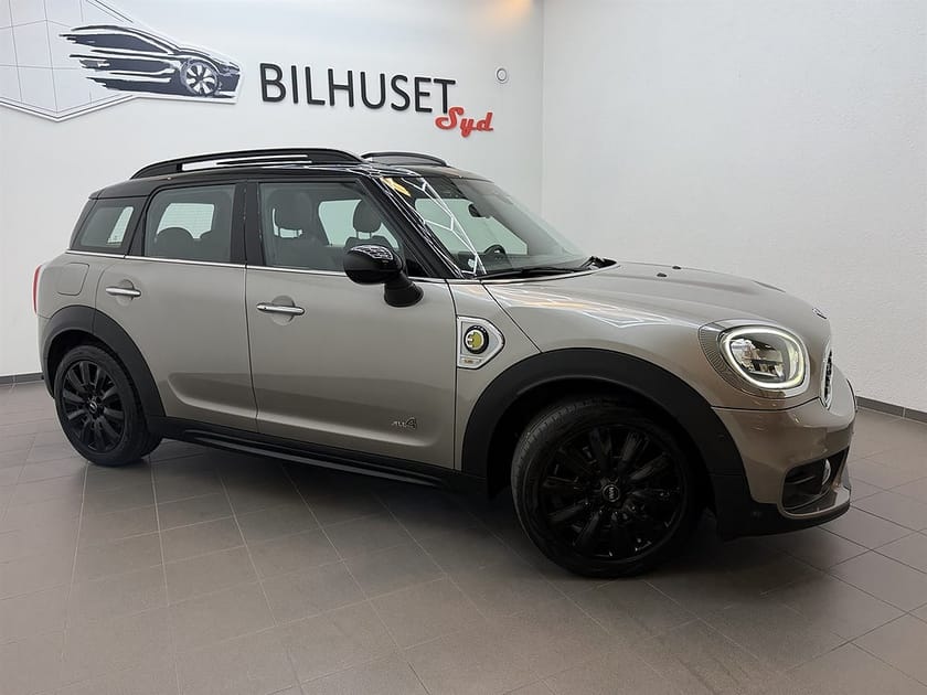 Bild 2 av MINI Countryman Cooper SE ALL4 224hk Pano/HK/Navi/Bkamera/HUD/Läder