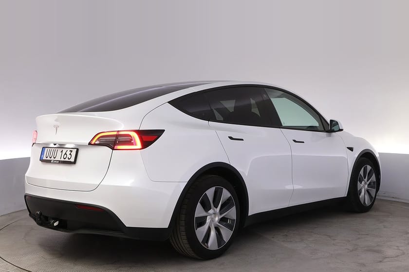 Bild 5 av Tesla Model Y Standard Range RWD Autopilot Panorama Drag