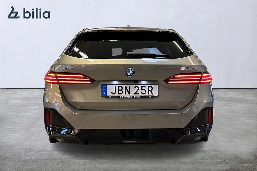 Bild 4 av BMW 530e xDrive Touring M Sport Active Edition | Bowers | Drag