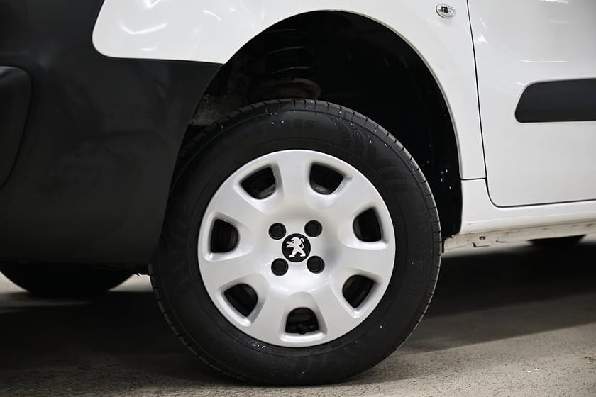 Bild 3 av Peugeot Partner Van Utökad Last 1.6 BlueHDi 4x4 99HK Inredd|Drag|Värmare|EnÄgare|SeUtr!