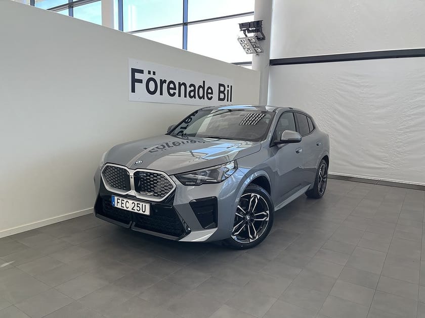 Bild 1 av BMW iX2 xDrive30 M Sport Drag Rattvärme 19" Park Assist