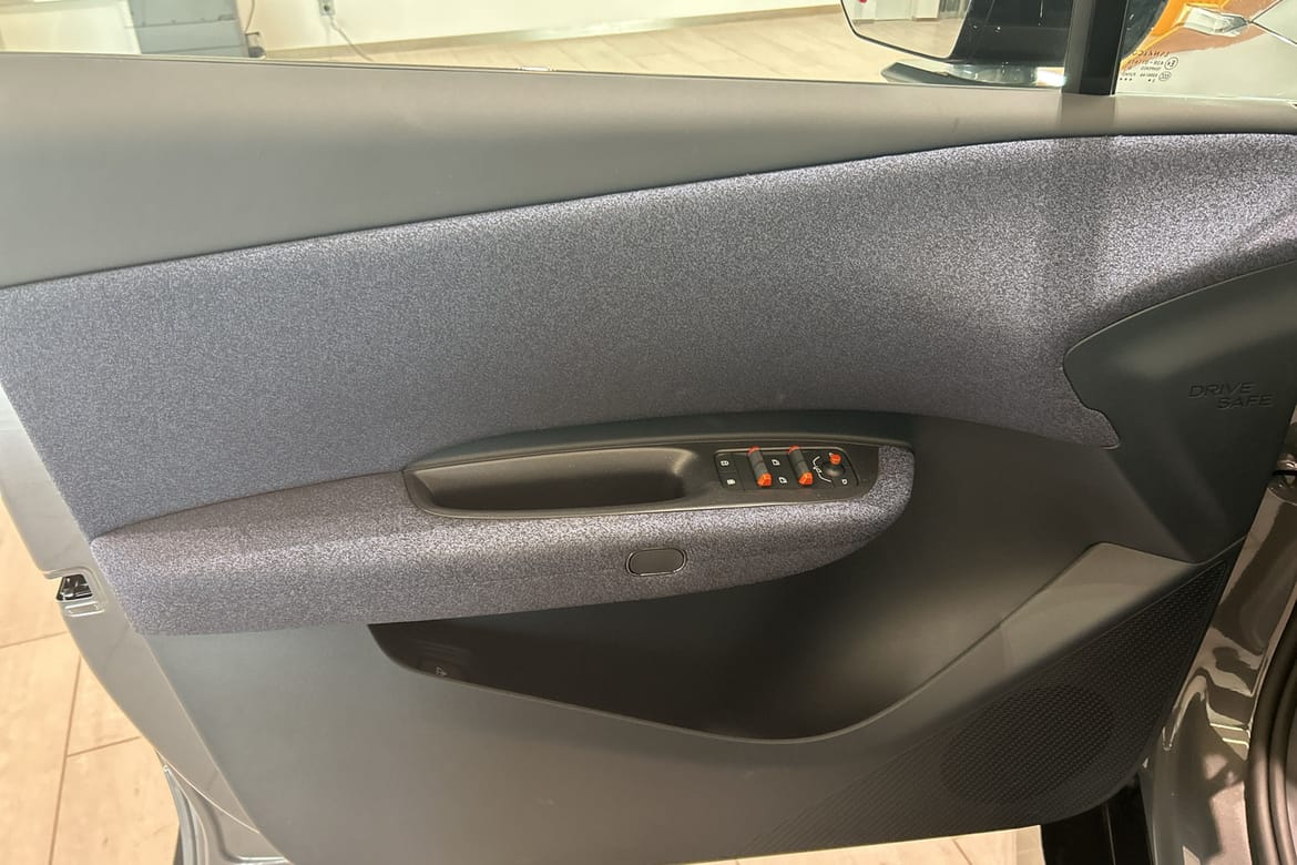 Lynk & Co 02 EV 66 kWh, 272hp, 2025