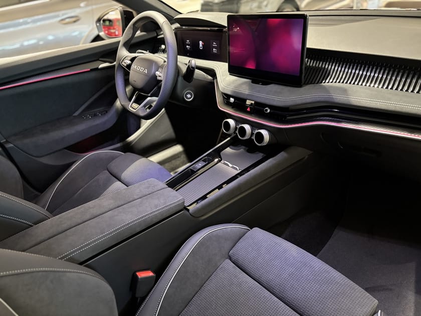 Bild 5 av Škoda Superb iV Kombi SPORTLINE 1,5 TSI 204 HK 6 VXL DSG