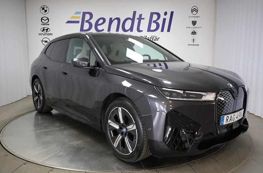 Bild 1 av BMW iX xDrive50 | Comfort | Panorama | Dragkrok | HK