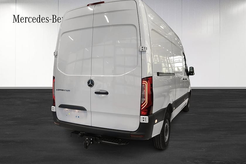 Bild 4 av Mercedes-Benz eSprinter 320 81 kWh elbil drag förklimatisering lagerbil