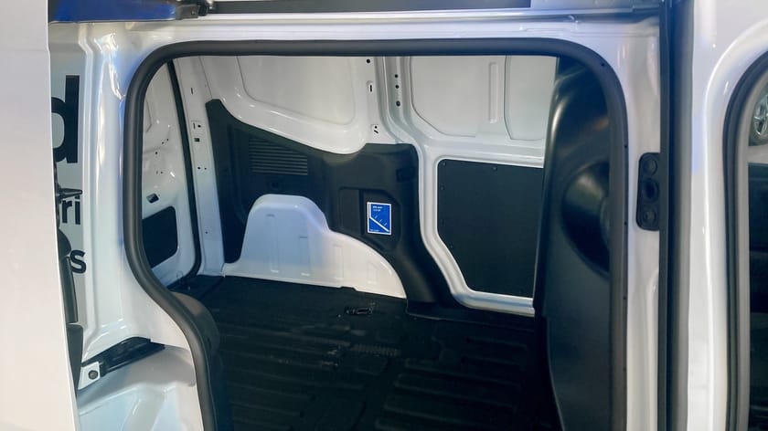 Bild 4 av Ford E-Transit Courier "DEMO" E-COURIER LIMITED SKÅP 136 AUT FWD