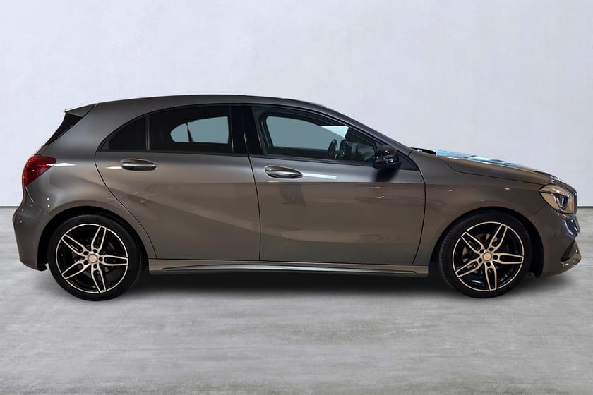 Bild 3 av Mercedes-Benz A 180 AMG-Line