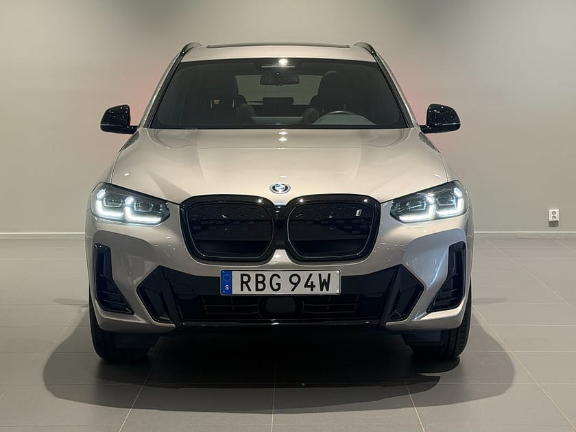 Bild 2 av BMW iX3 Charged M Sport Drag Adpt Farth Panorama Elstolar 19"