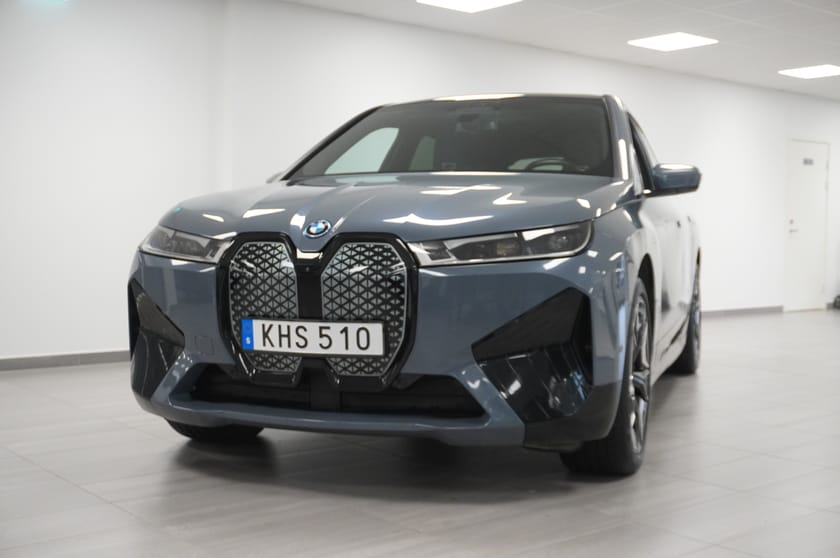 Bild 2 av BMW iX xDrive50 Sport Exclusive Innovation Comfort Drag Multistol hk