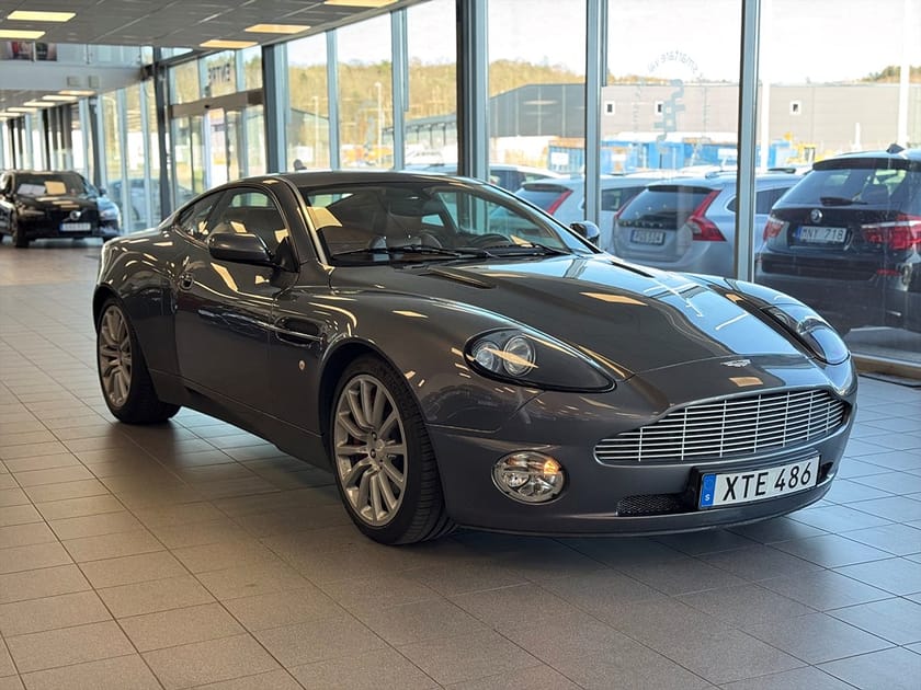 Bild 1 av Aston Martin V12 Vanquish 5.9 466hk Die Another Day 2003