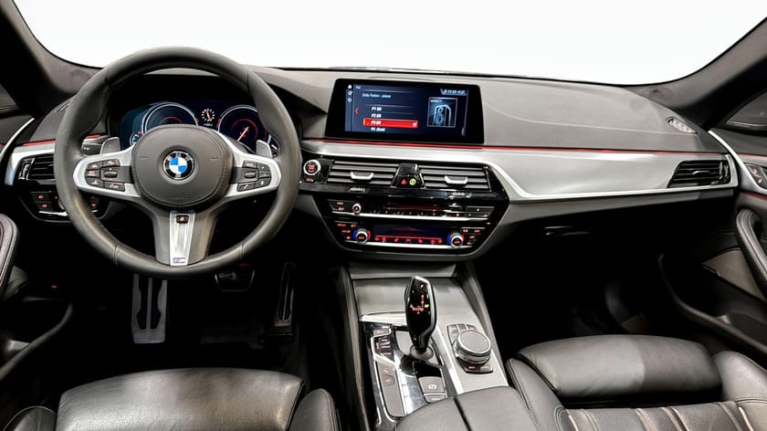 Bild 4 av BMW 540i xDrive Touring M Sport Drag Bränslevärmare HUD Massage Pano