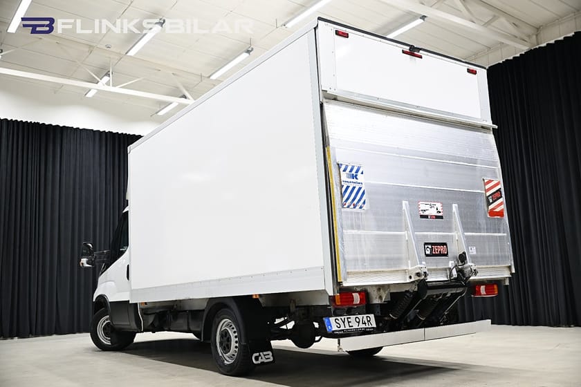Bild 2 av Iveco Daily 35-140 Chassi Cab 136HK Automat|Volymskåp|Bakgavellyft|Sidodörr|Leasbar