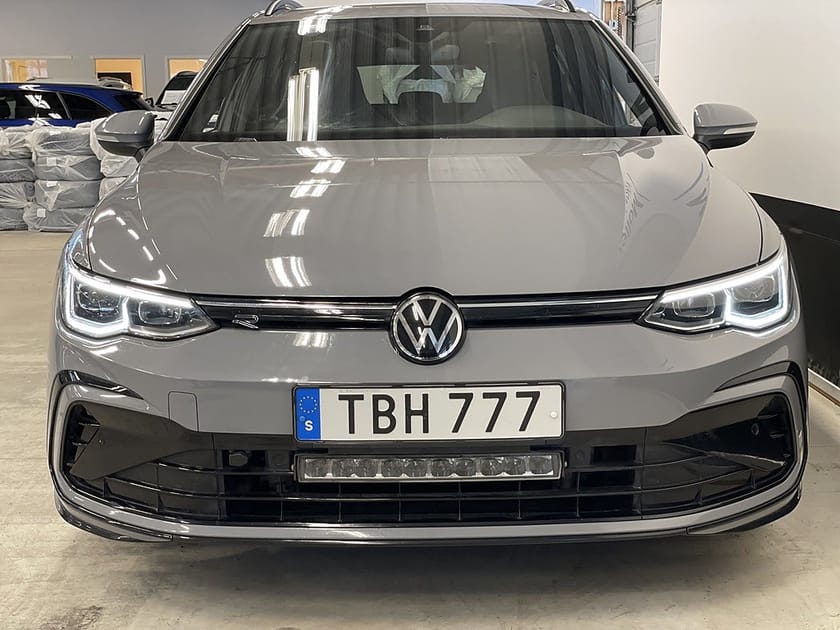 Bild 2 av Volkswagen Golf Sportscombi SC R-LINE 1.5 TSI 150HK Drag Backkamera Värmare