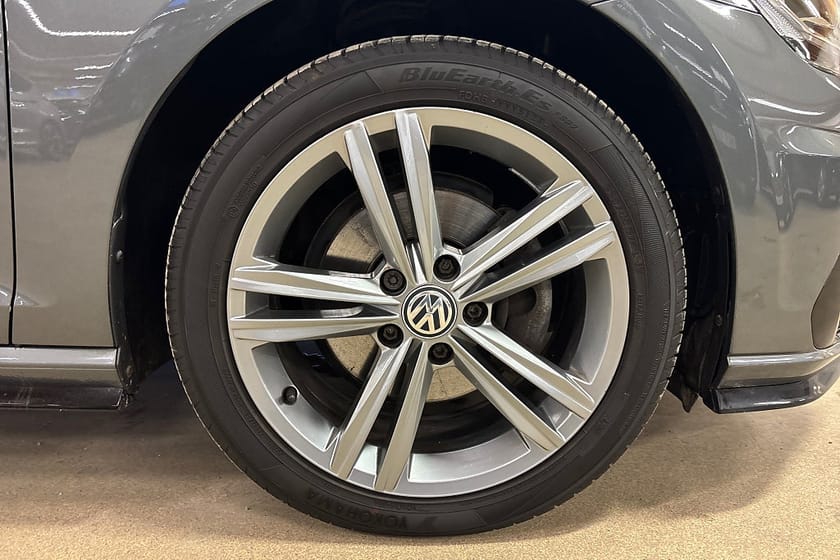 Bild 5 av Volkswagen Golf 1.5 TSI R-Line / Adaptiv farth / Carplay / P-sensor