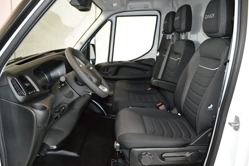 Bild 4 av Iveco Daily 35-180 Van 3.0 JTD Hi-Matic 12m3 Skåp Värmare