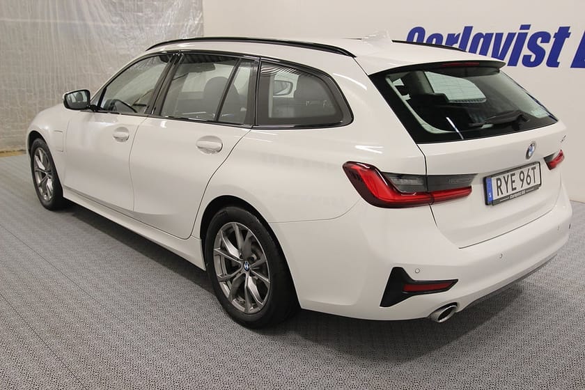 Bild 5 av BMW 330e Touring Plug in 292HK Sportline Läder