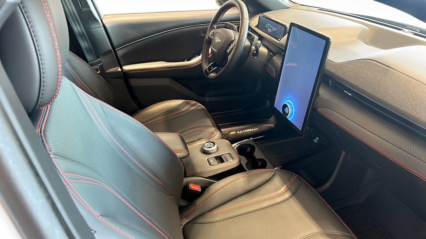 Bild 3 av Ford Mustang Mach-E Standard Range AWD SR 269hk Teknikpaket+ Pano | B&O