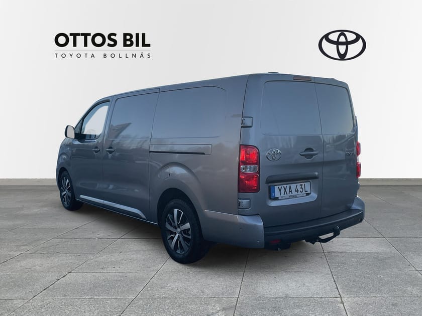 Bild 2 av Toyota Proace L2 2.0 Automatisk, 177hk - Professional Long 2 dörrar / V-hjul, Drag, LED-ramp