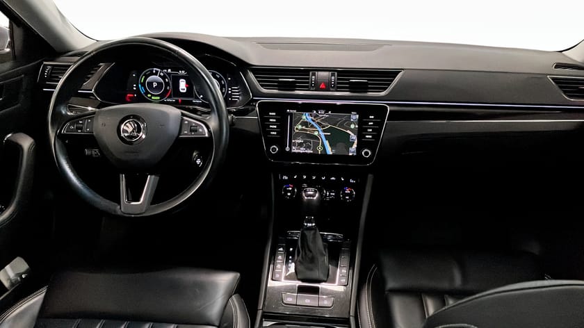 Bild 4 av Škoda Superb iV Kombi 218hk L&K Navi Värmare Drag Kamera