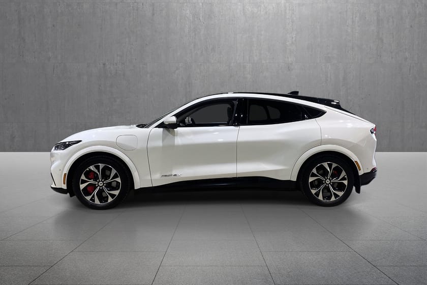 Bilde 2 av Ford Mustang Mach-E Long Range AWD Premium LR Frost White Edition, Topputstyrt, Krok