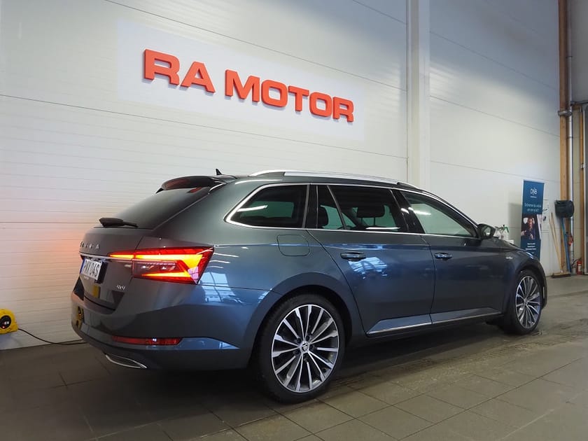 Bild 5 av Škoda Superb Kombi Skoda TDI 190hk 4x4 L&K | Cockpit | Drag | D-värm | Navi |
