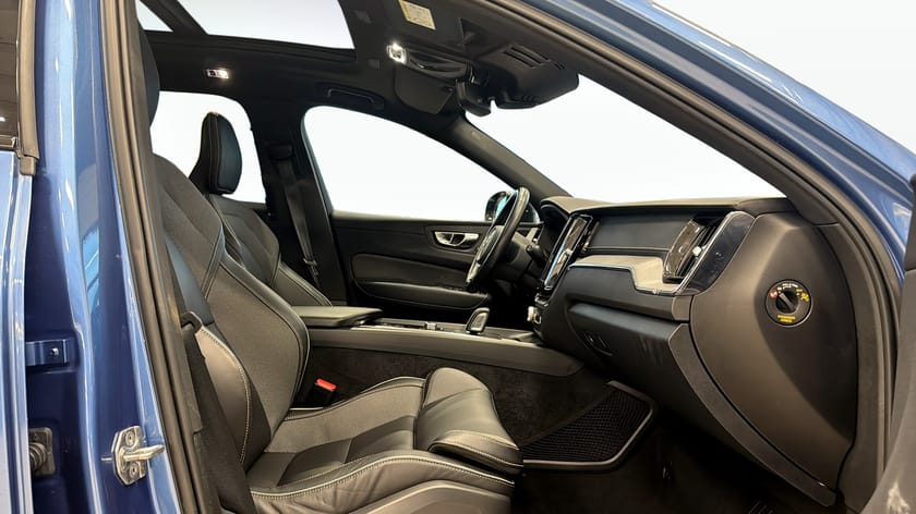 Bild 3 av Volvo XC60 T8 AWD Recharge (392hk) R-DESIGN / PANORAMA / DRAG