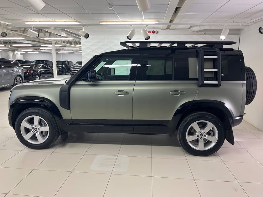 Bild 2 av Land Rover Defender 110 D300 MHEV X-Dynamic HSE / Explorer Pack / Momsbil!
