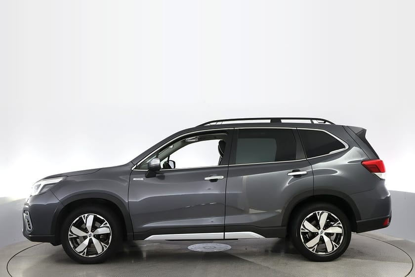Bild 2 av Subaru Forester e-Boxer XFuel 2.0 Summit H/K Taklucka B-Kam Navi Skinn