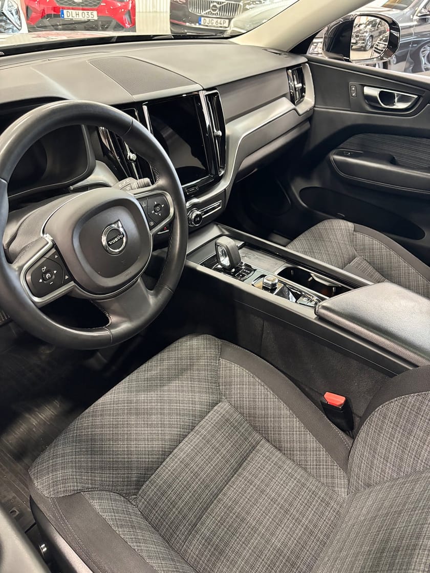 Bild 2 av Volvo XC60 Recharge T6 AWD Geartronic Core Edition 2,99%