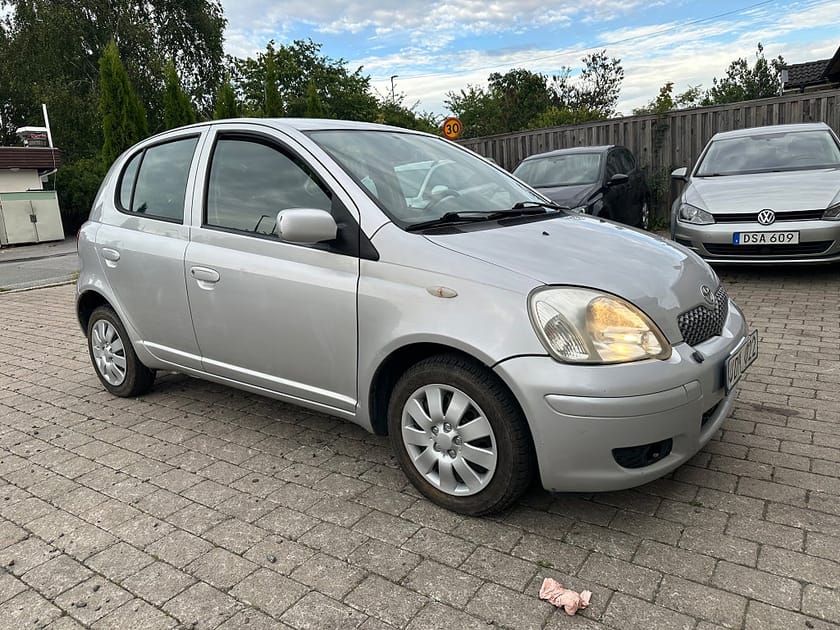 Bild 2 av Toyota Yaris 5-dörrar 1.3 VVT-i /Ny besiktigad/Ny servad