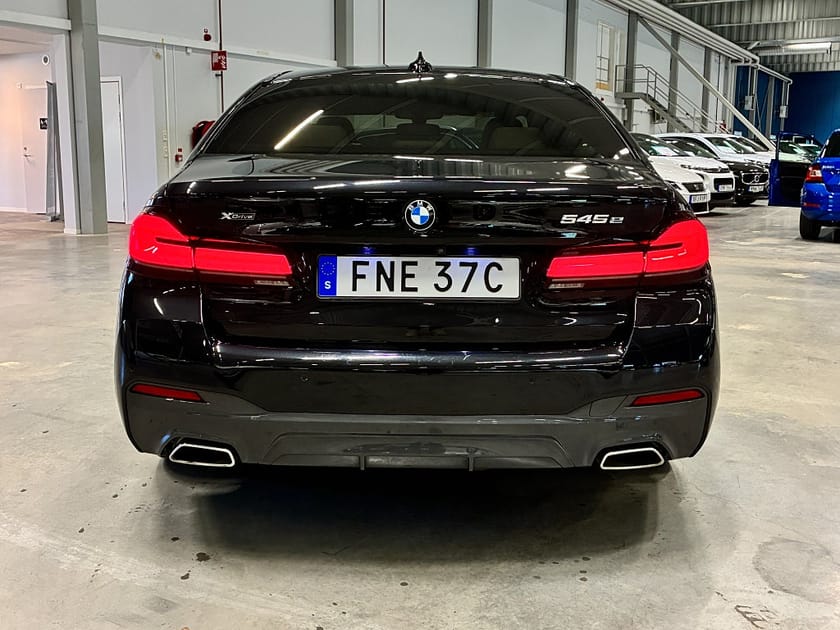 Bild 4 av BMW 545e xDrive Sedan 545 Steptronic M Sport | Head-up | Dragkrok