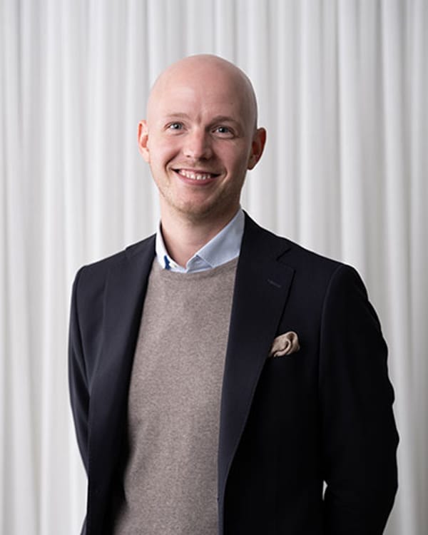 ERIK HJERPE-ALM - Försäljningschef företag