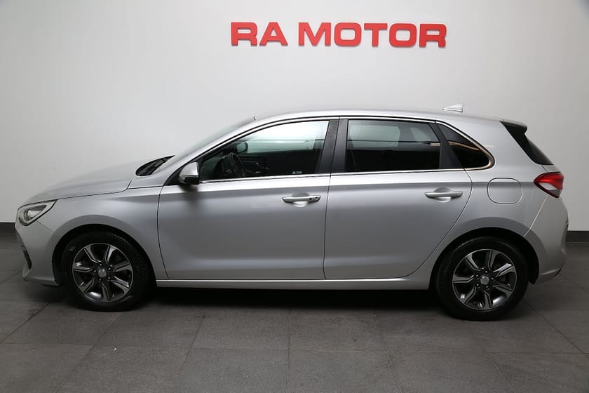 Bild 3 av Hyundai i30 1,4 T-GDi 140hk Premium Aut Navi CarPlay Kamera