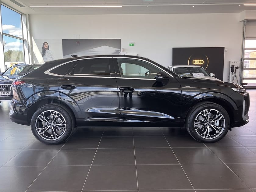 Bild 2 av Audi Q3 Sportback e-hybrid 272hk S-tronic S-line