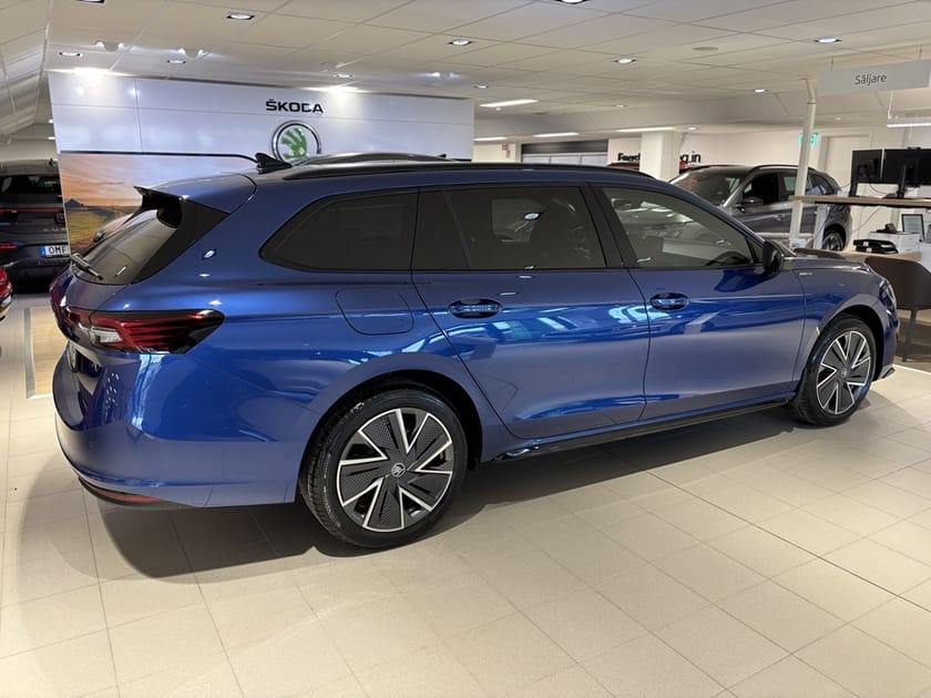 Bild 3 av Škoda Superb iV Kombi SPORTLINE 1,5 TSI 204 HK 6 VXL DSG