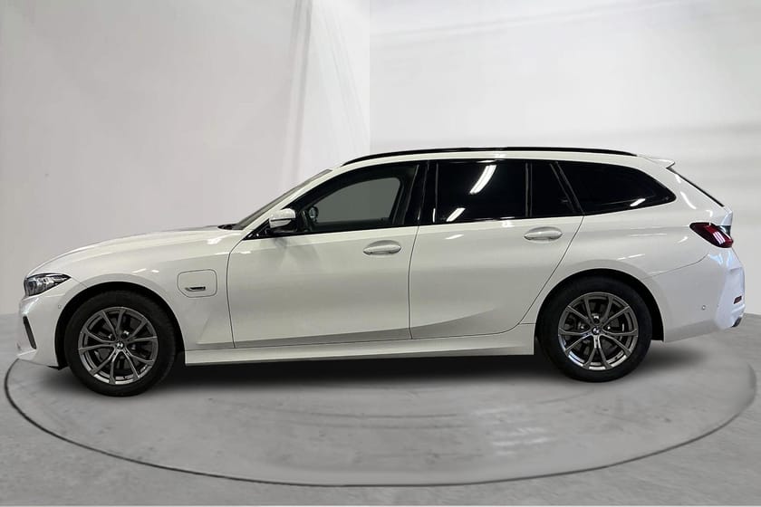 Bild 2 av BMW 330e xDrive Touring LCI, G21 (292hk)